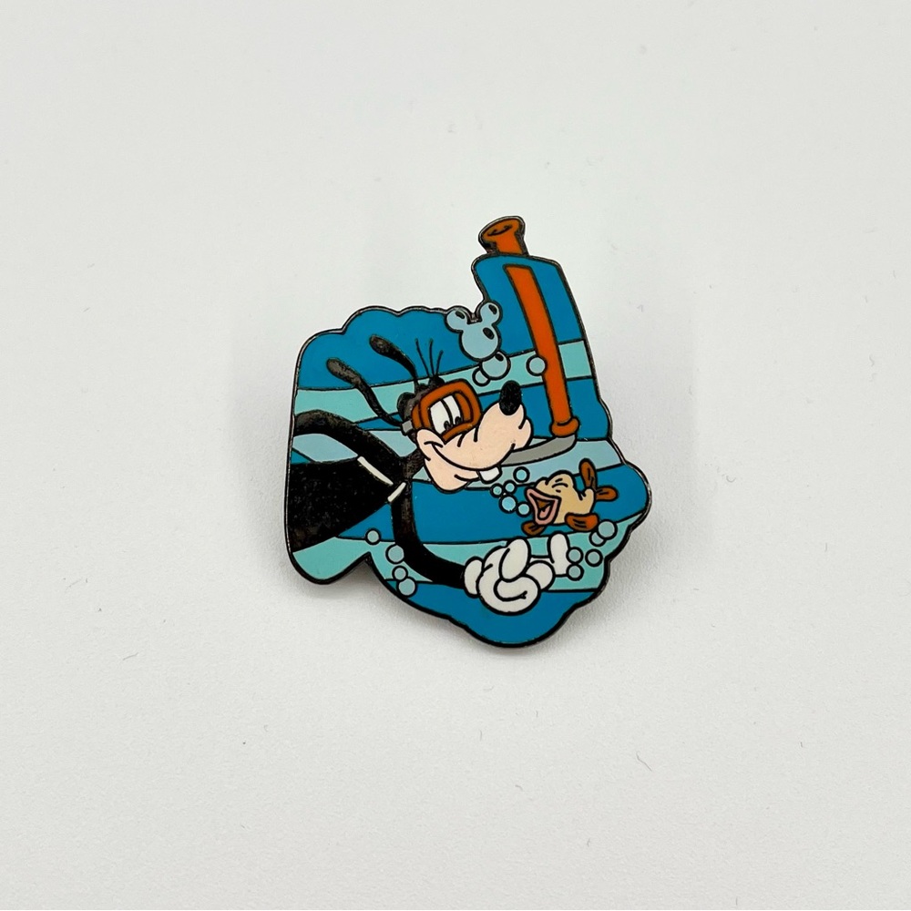☀️Disney Summer 2001 Pin Bundle☀️ - Picture 2 of 5